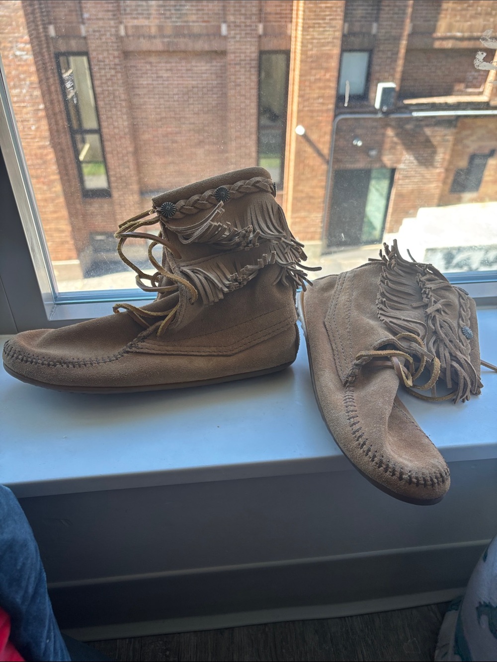 Minnetonka Tan Suede Fringe Moccasin Boots